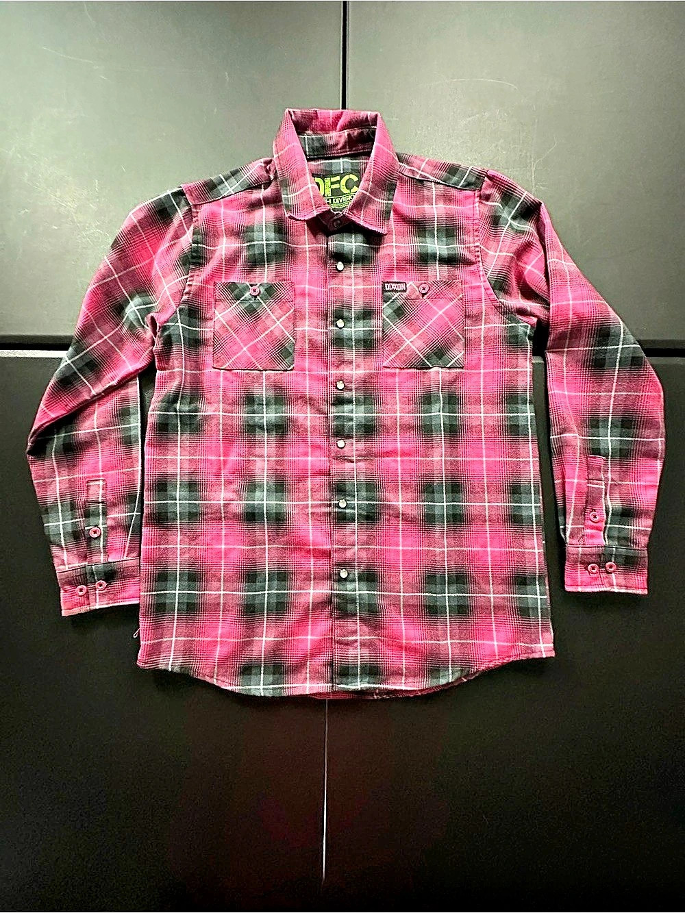 Dixxon Youth Division Plaid Button Down Pink & Black Boys XL Like New